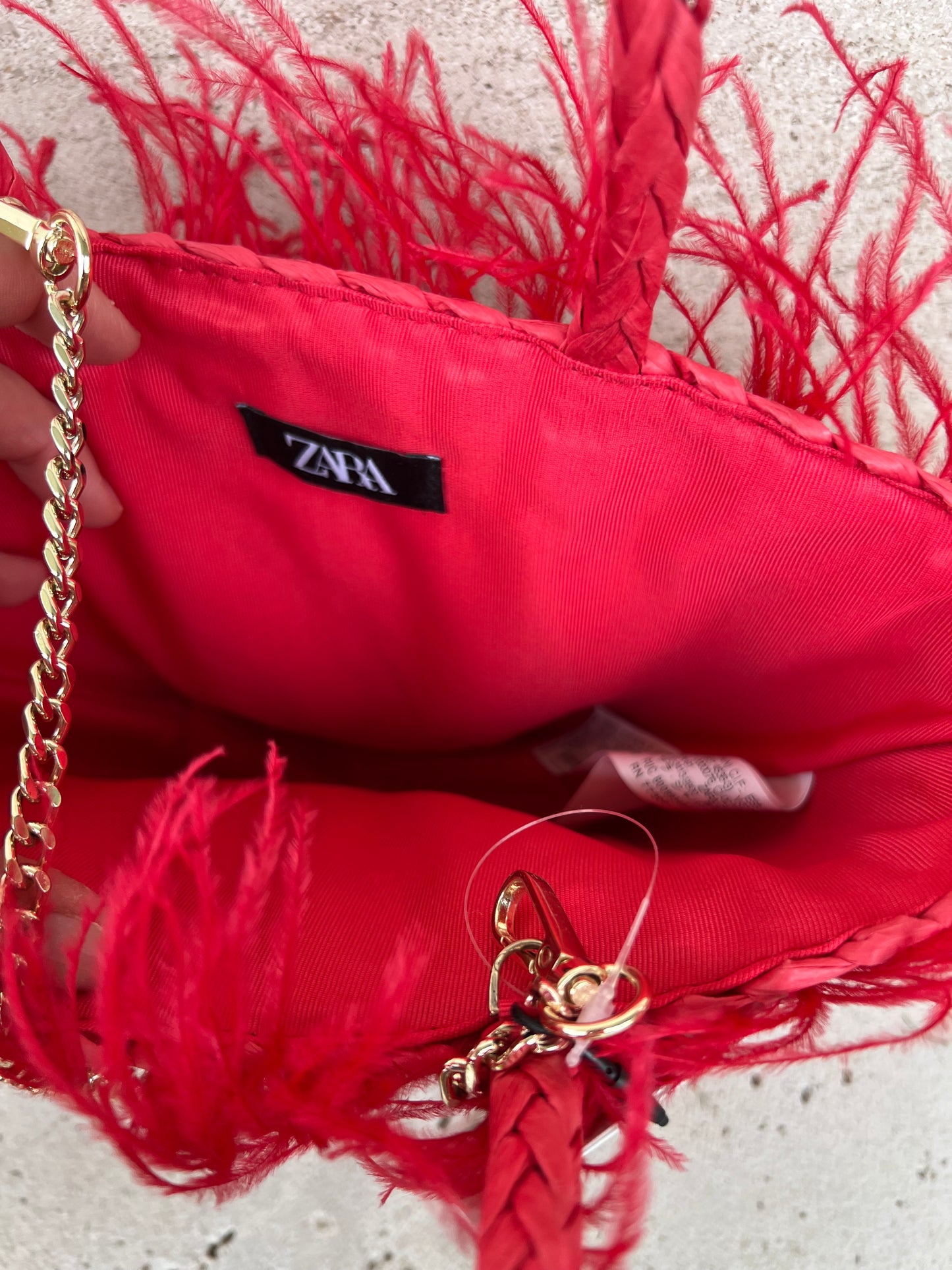 ZARA. Bolso rafia pluma