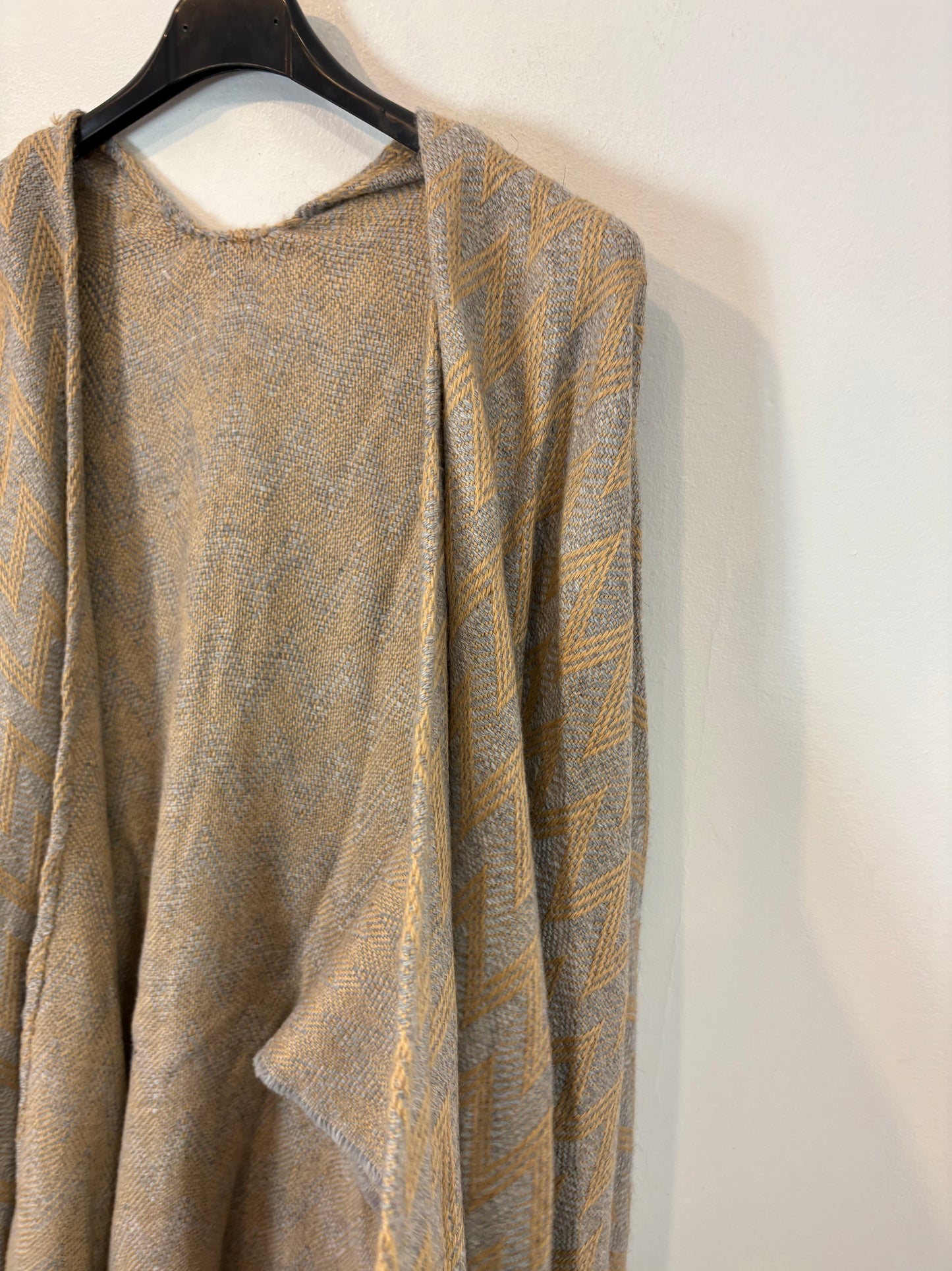 TEXALPACA. Zig zar alpaca cape. YOU