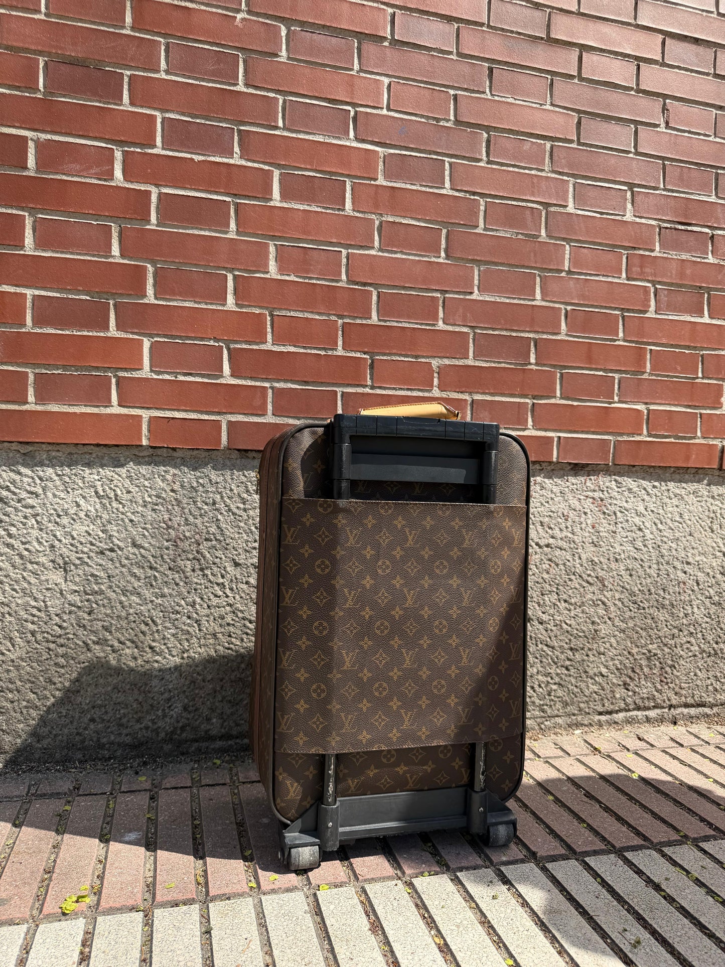 LOUIS VUITTON. Maleta viaje vintage