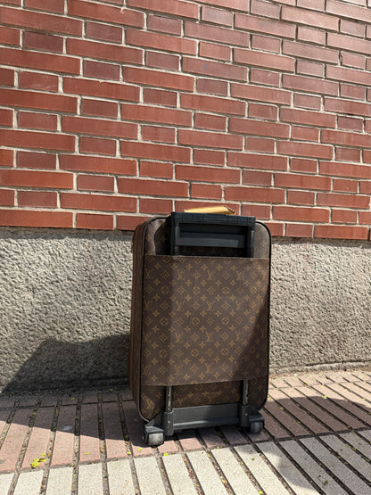 LOUIS VUITTON. Maleta viaje vintage