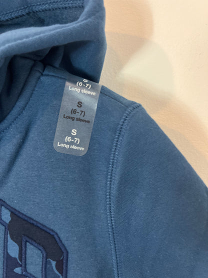 GAP. Blue zip-up sweatshirt. Size 6-7 years