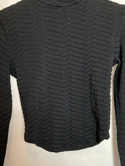 BERSHKA. Croptop textura negro. T.s