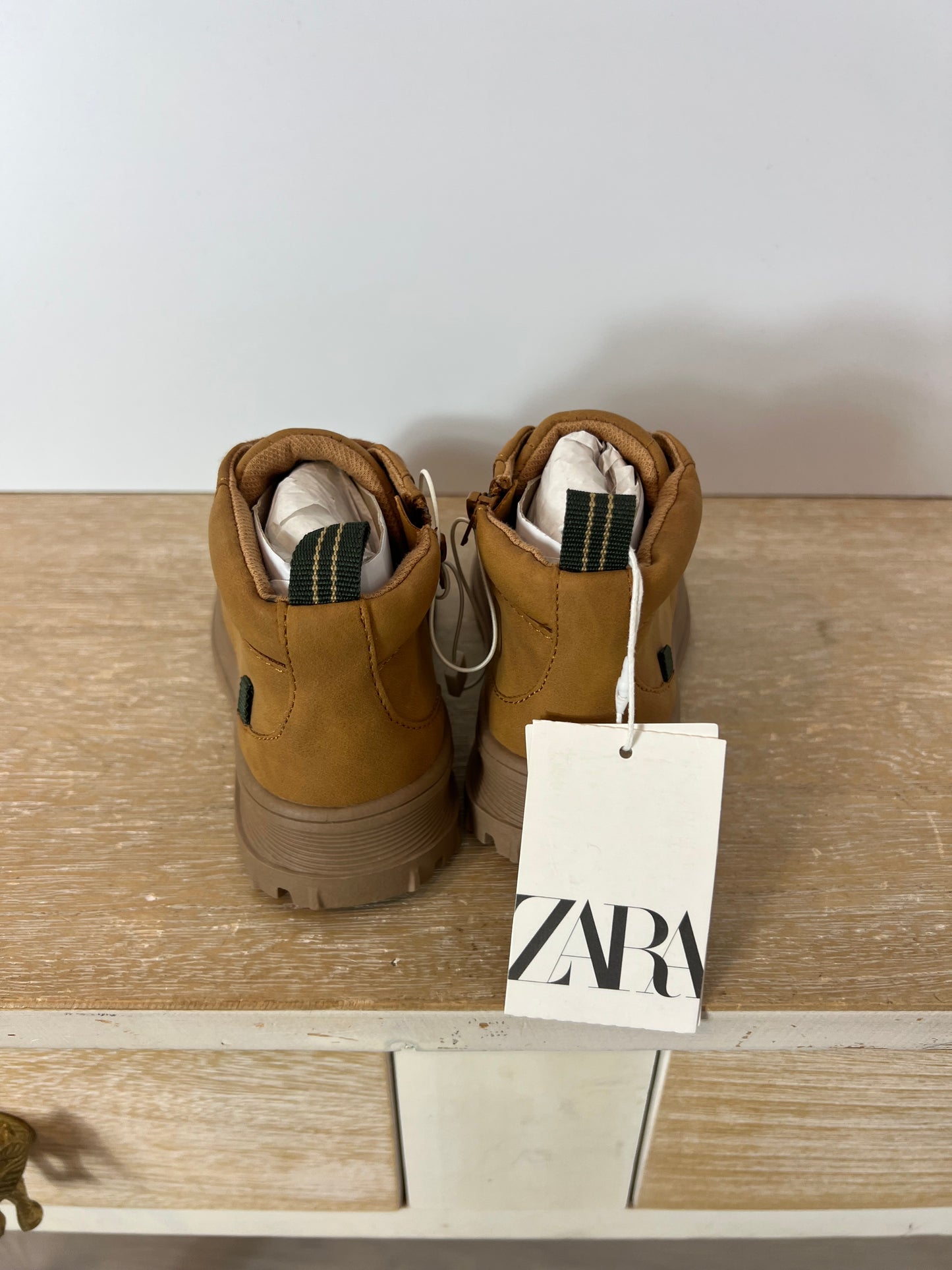 ZARA. Botas camel cordones. T 25