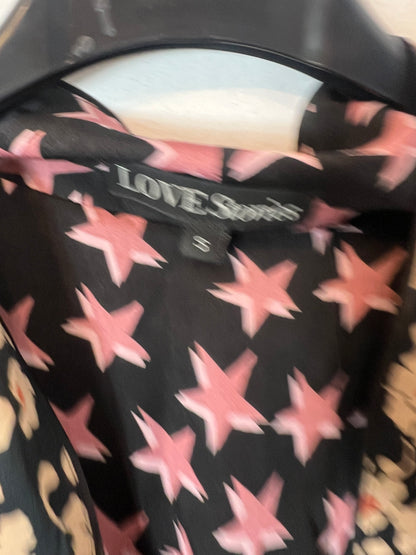 LOVE STORIES. kimono negro reversible/estrellas T.s