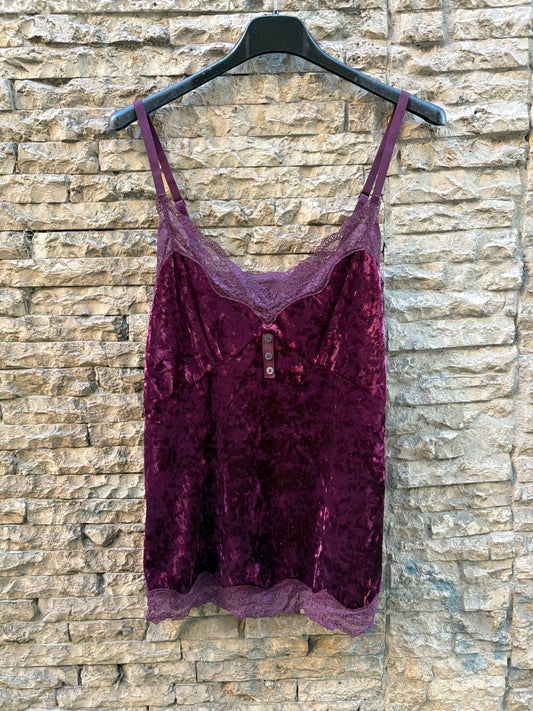 TCN. Top lencero terciopelo burdeos