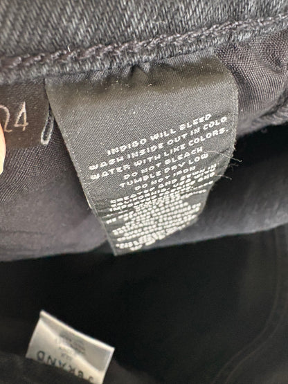 J BRAND. Denim negro ligeramente acampanado