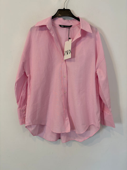 ZARA. Camisa rosa oxford