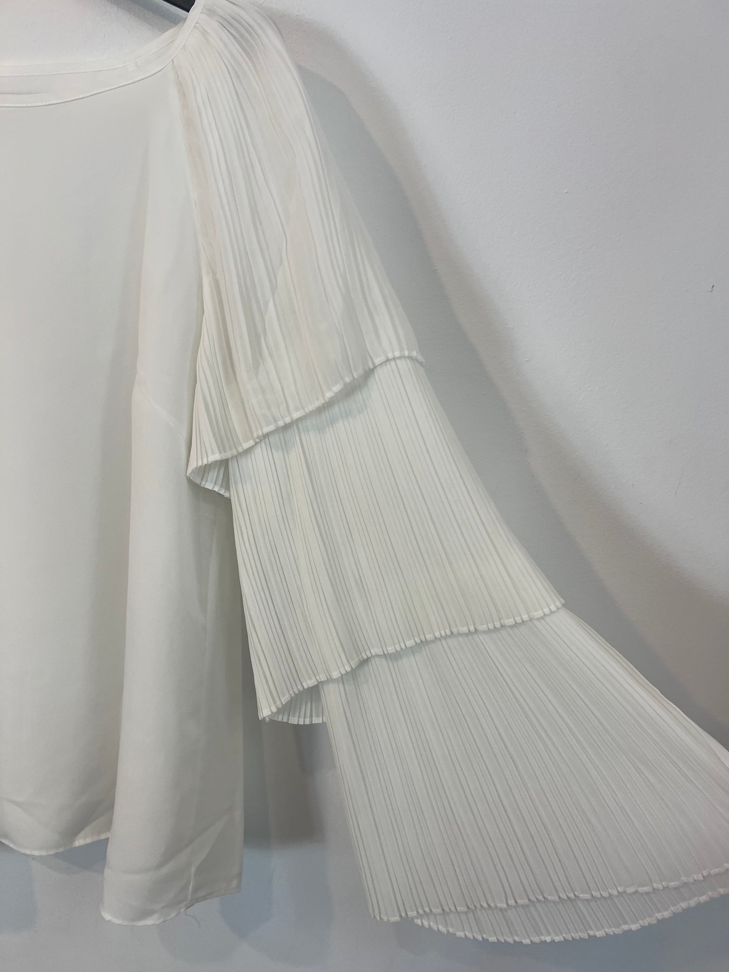 PEDRO DEL HIERRO. Blusa blanca volantes T.m