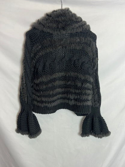 CARAMELO. Chaqueta punto y pelo gris. TS/M