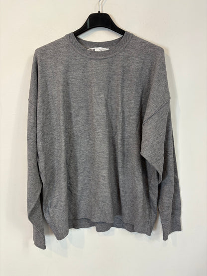 ZARA. Fine gray sweater. TM