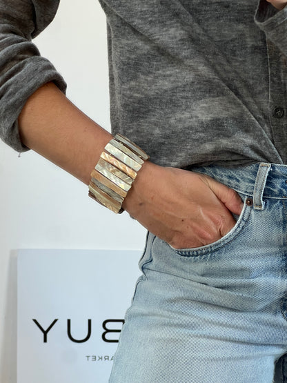 OTHERS. Mother-of-pearl bracelet