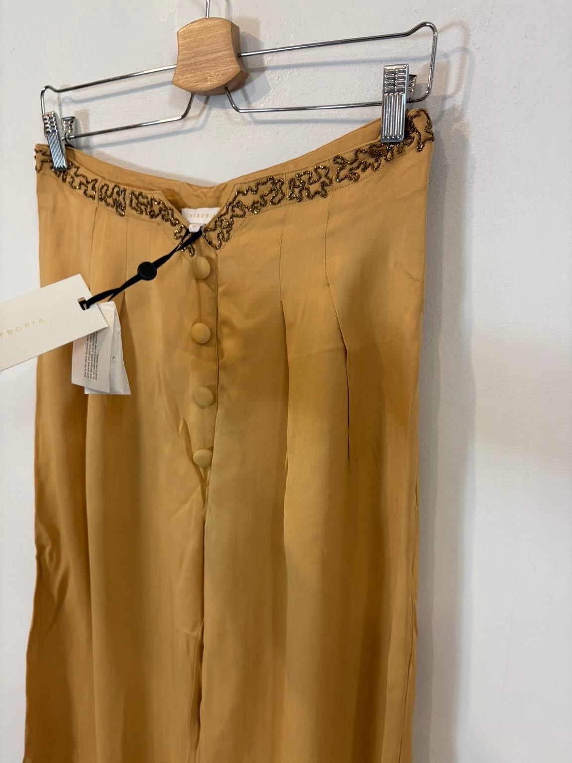 INTROPIA. Pantalón fluido cropped abalorios