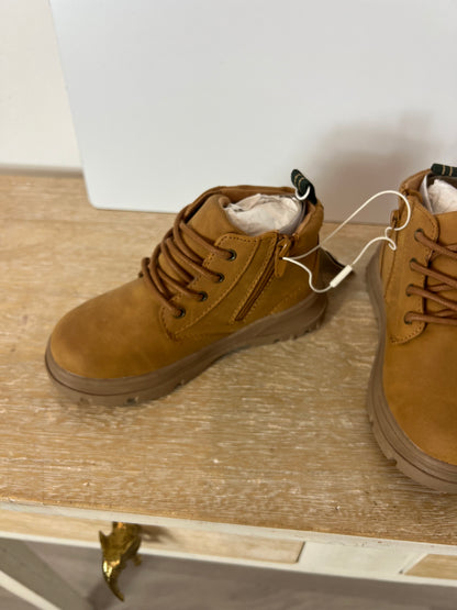 ZARA. Botas camel cordones. T 25