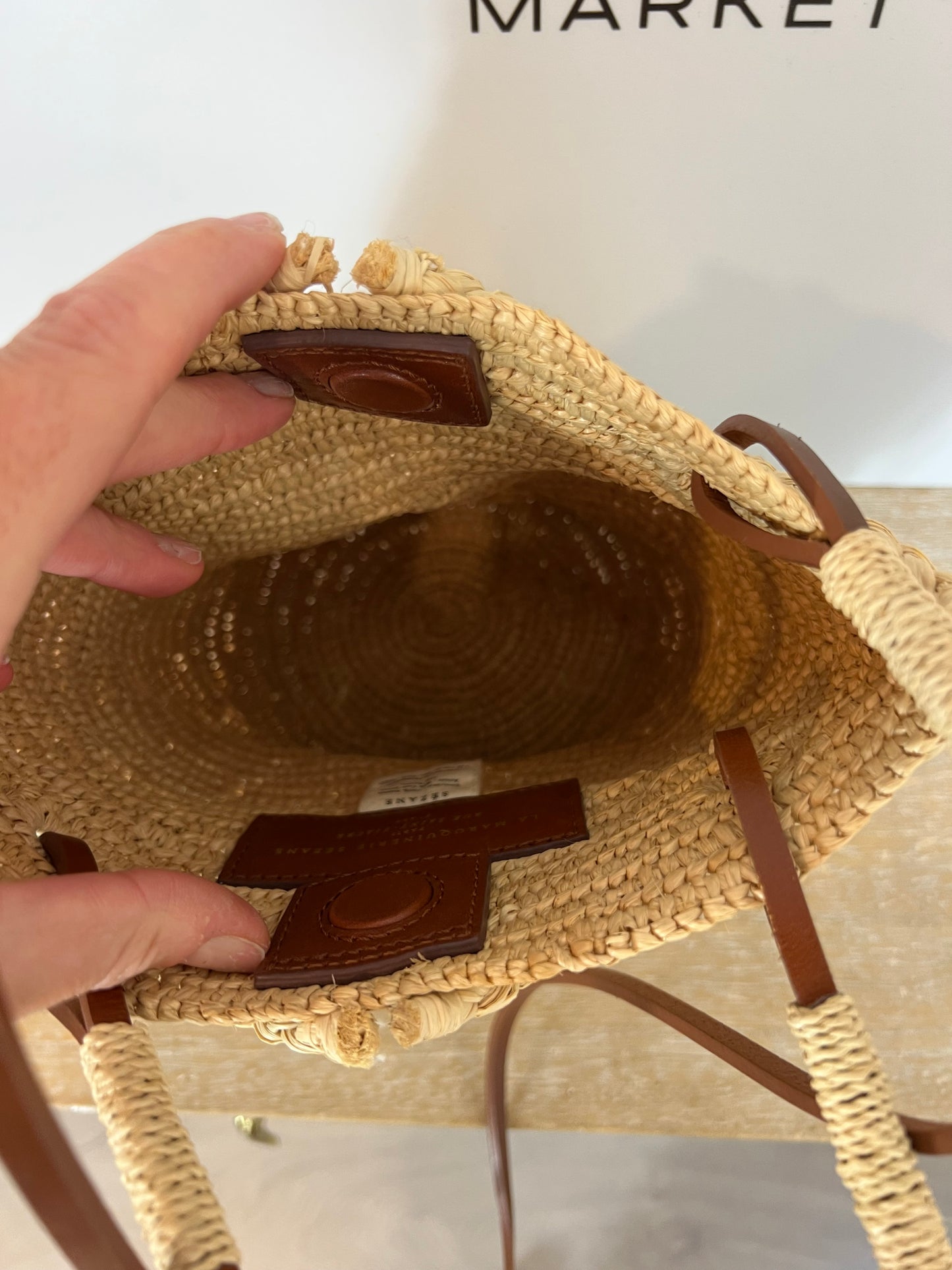 SEZANE. Bolso rafia natural detalles piel