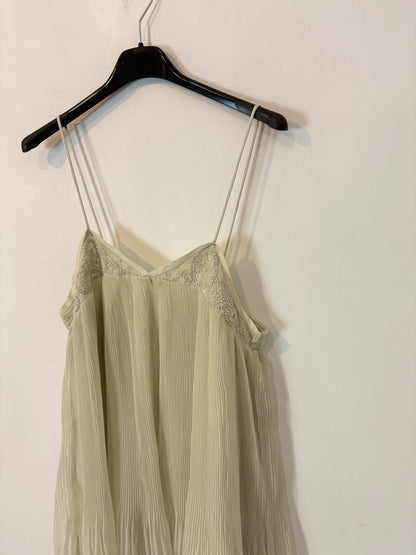 ZARA. Vestido midi verde claro vaporoso
