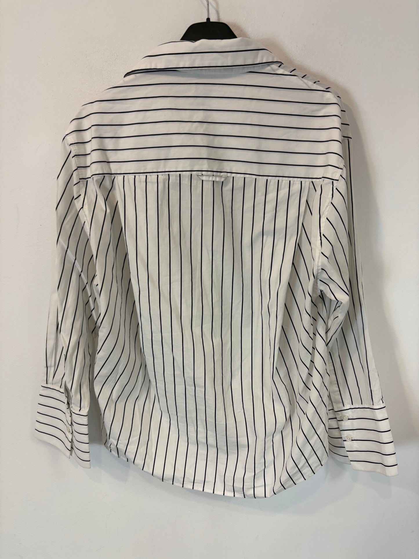 MASSIMO DUTTI. Short green skirt with pocket T.xs