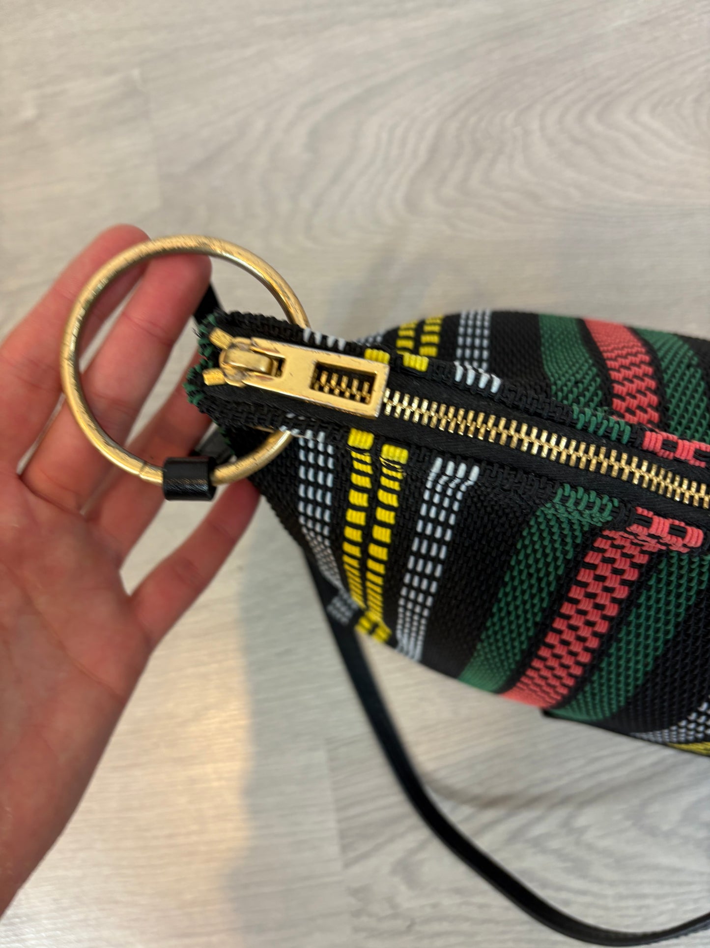 BIMBA Y LOLA. Bolso mediano trenzado colores doble asa