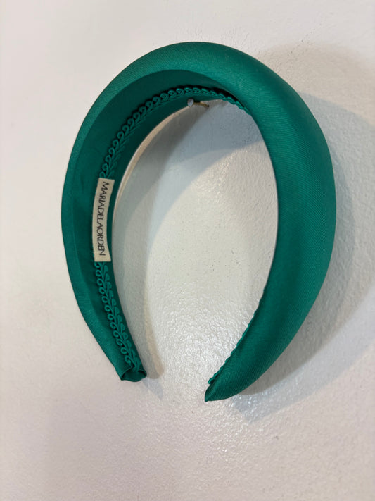 MARIA DE LA ORDEN. Diadema pelo verde