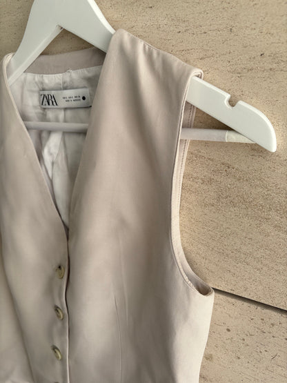ZARA. Beige pleated vest. TS