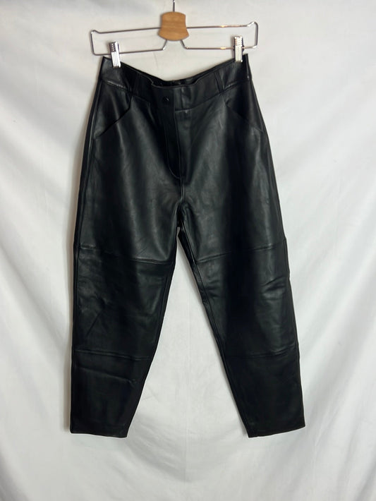 MASSIMO DUTTI. Pantalón negro costuras piel. T M
