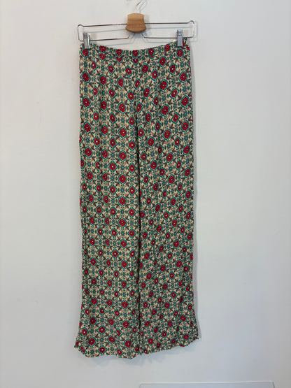 ZARA. Conjunto fluido estampado. T S