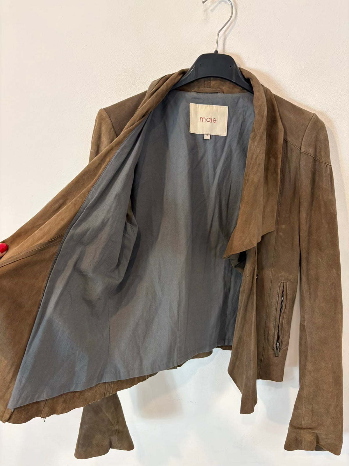 MAJE. Chaqueta ligera marrón piel