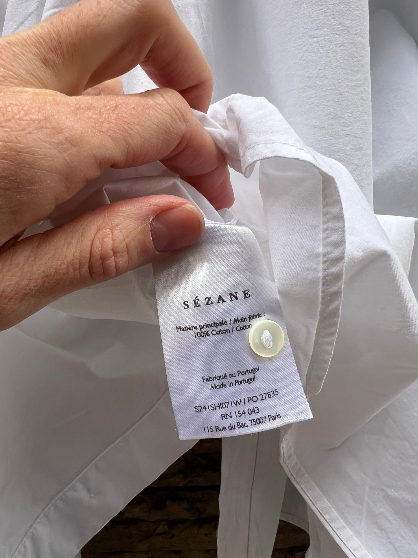 SÉZANE. Blusa blanca cuello
