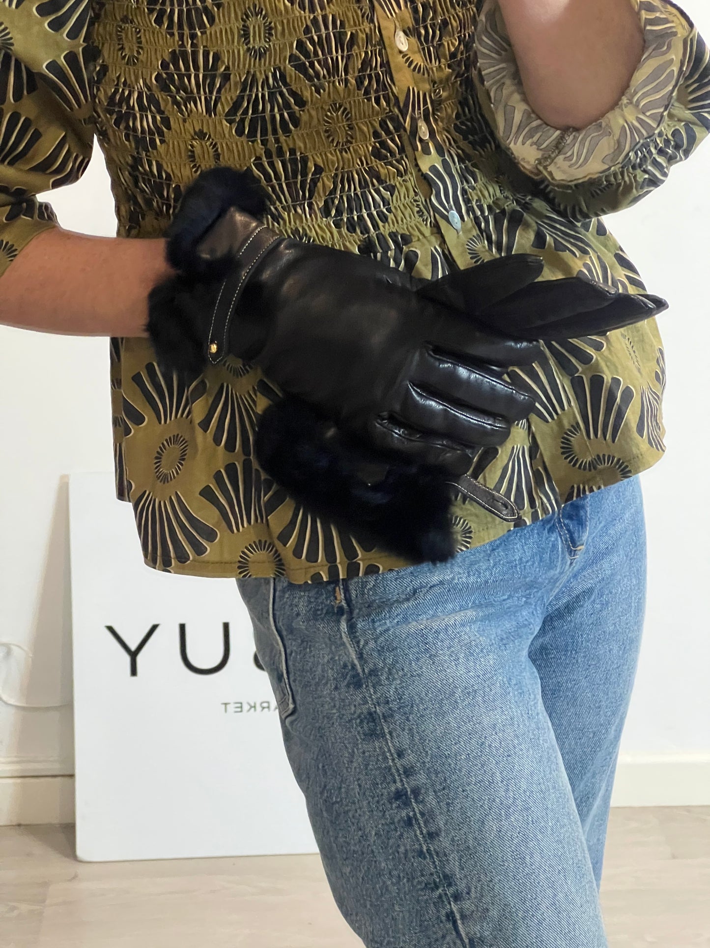 PIUMELLI. Guantes negros piel y pelo natural