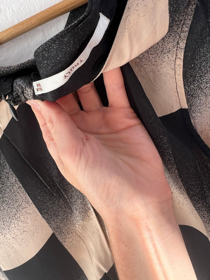 TRULY. Mono largo cuadros beige y negro  T.36