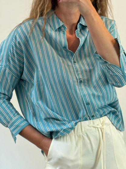 SESSÚN. Camisa azul turquesa rayas