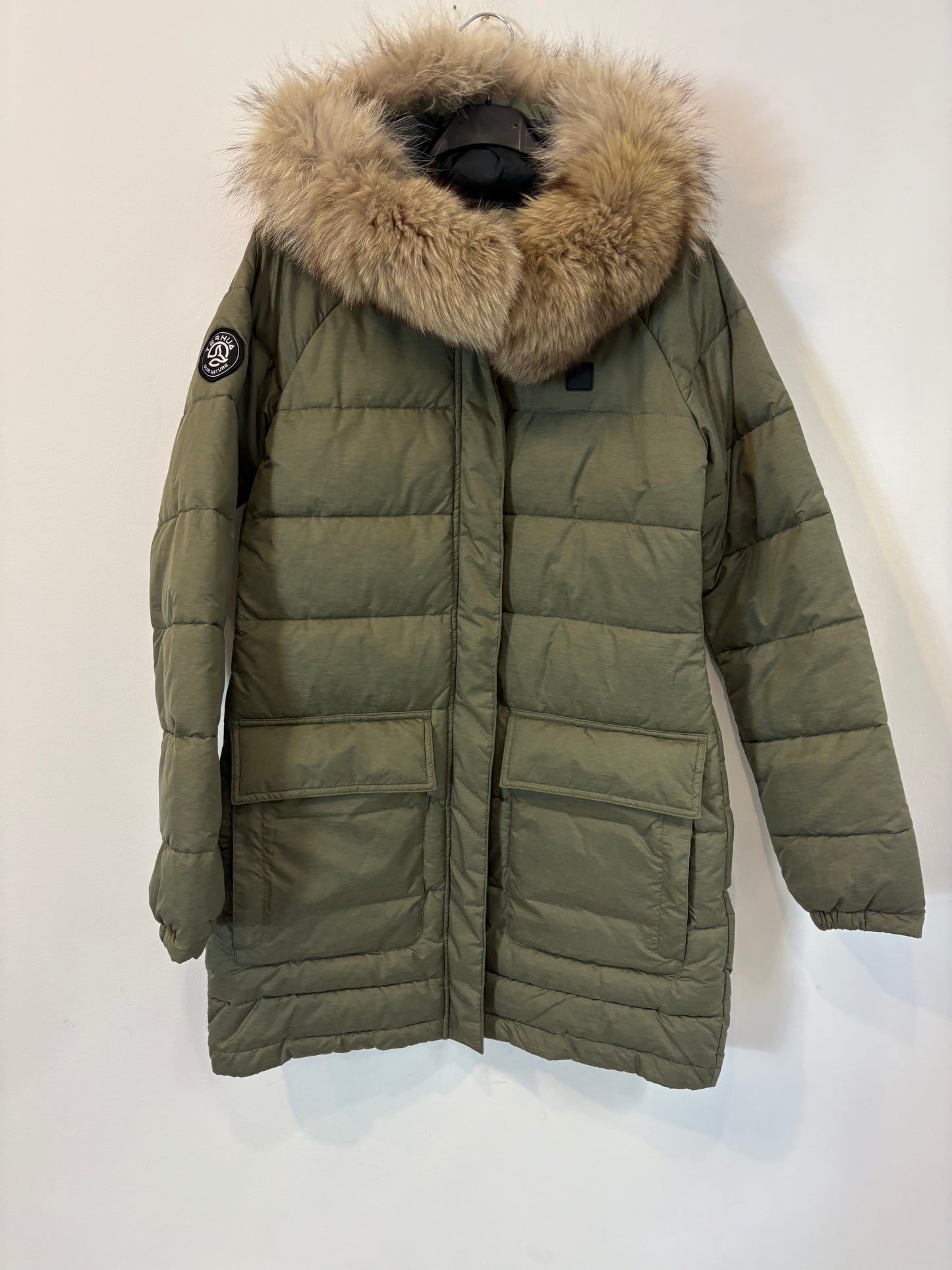 TERNUA. Plumas verde capucha