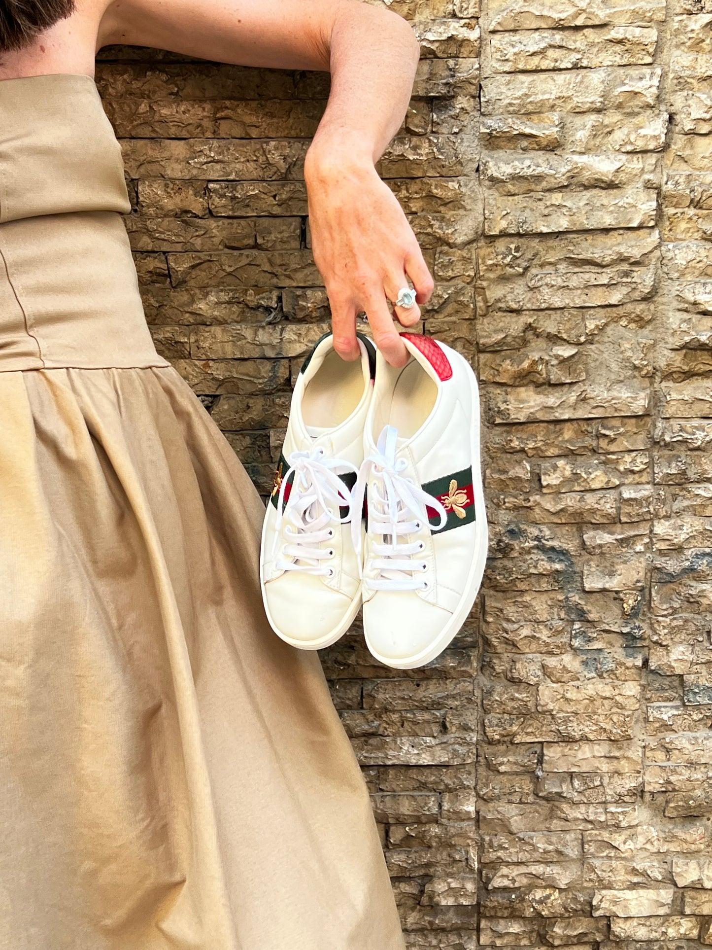 GUCCI. Zapatilla Ace con abeja T 37