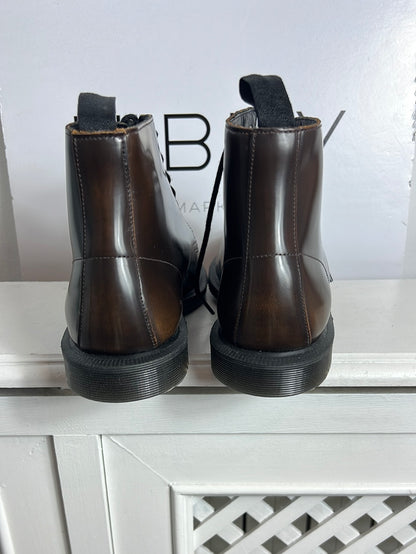 DR. MARTENS. Botines piel marrones . T 40