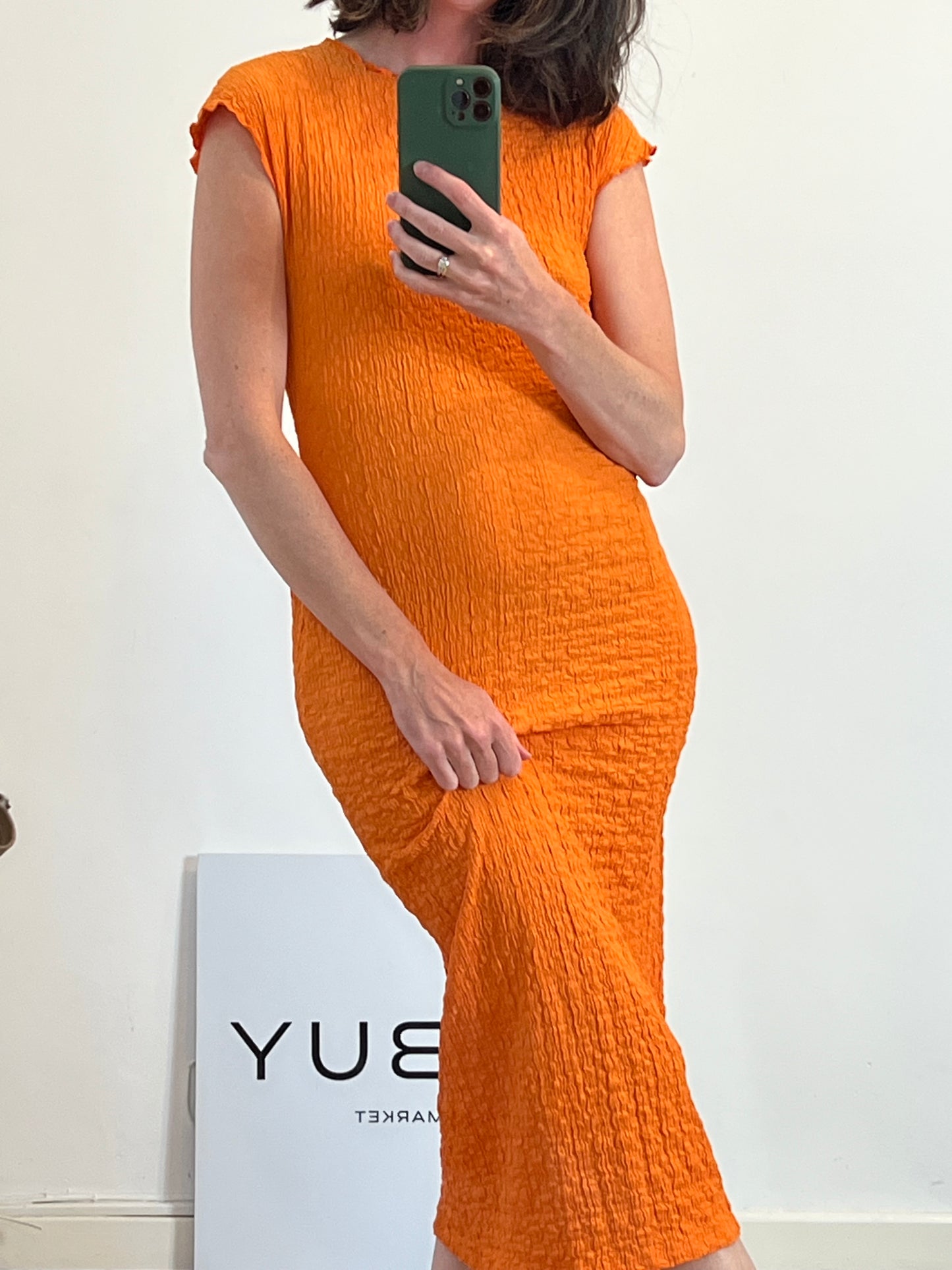 ZARA. Vestido midi naranjas elásticos. T S