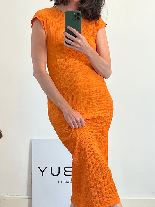 ZARA. Vestido midi naranjas elásticos. T S