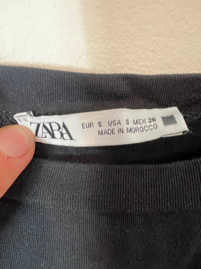ZARA. Camiseta negra mangas T.s