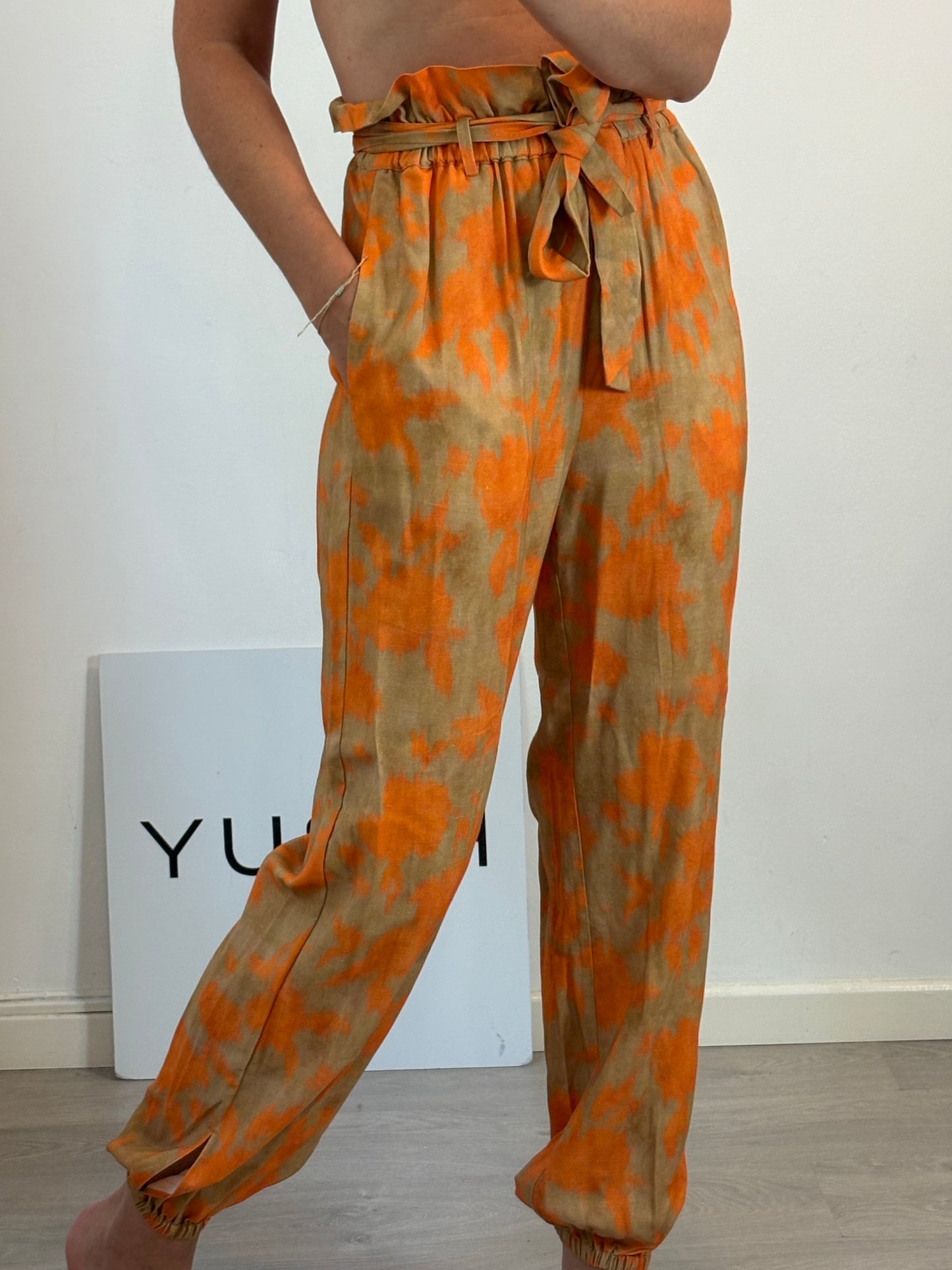 MAKSU. Two-tone fluid trousers Ts