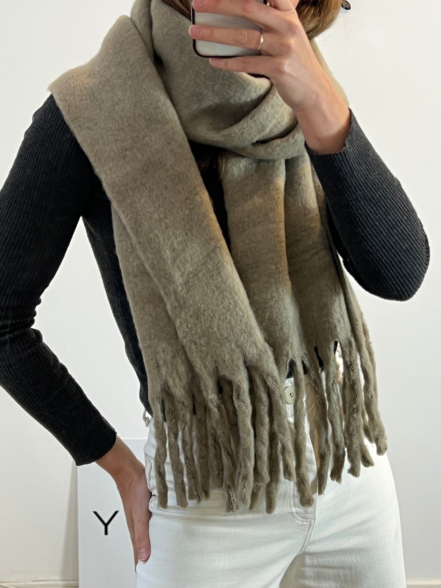 STOREST. Green scarf