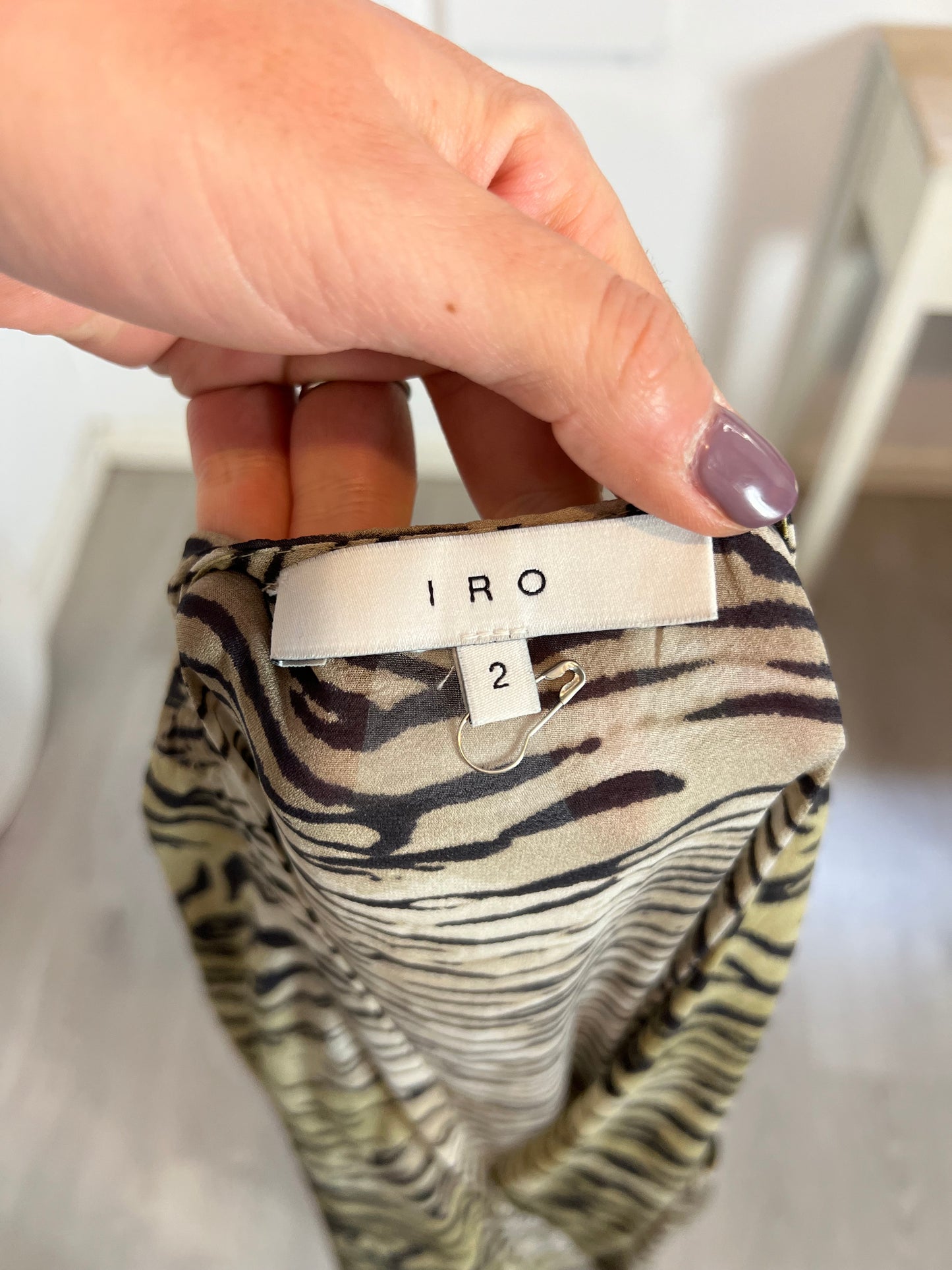 IRO. Mono fluido seda animal print. T 2(M)