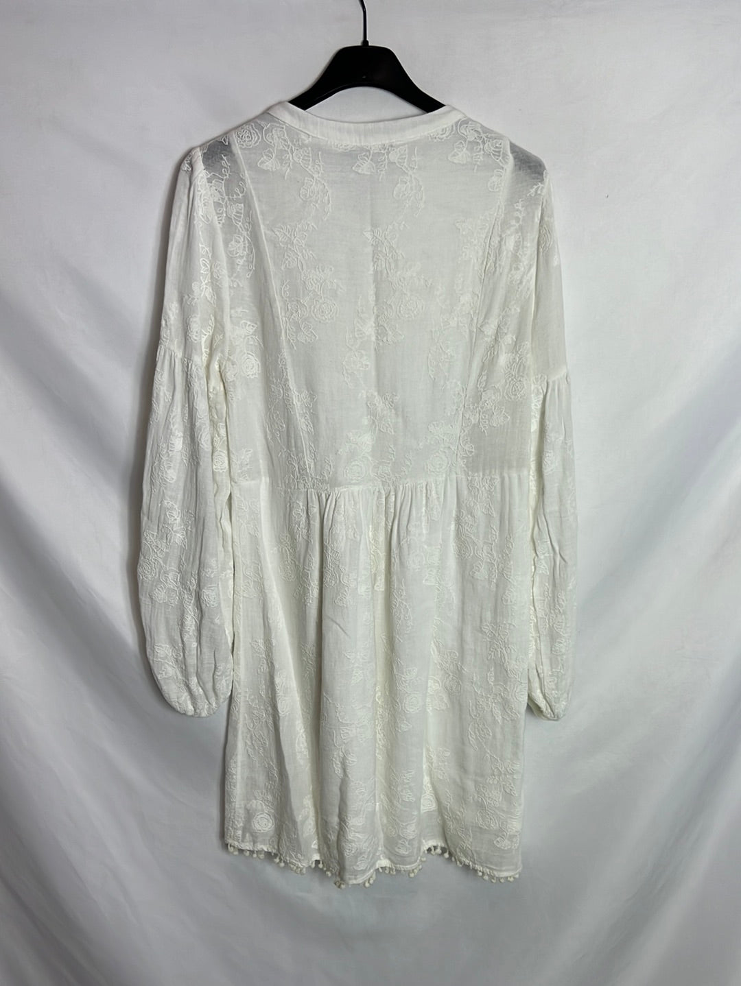 ZARA. Vestido blanco roto bordados. T XS(S)