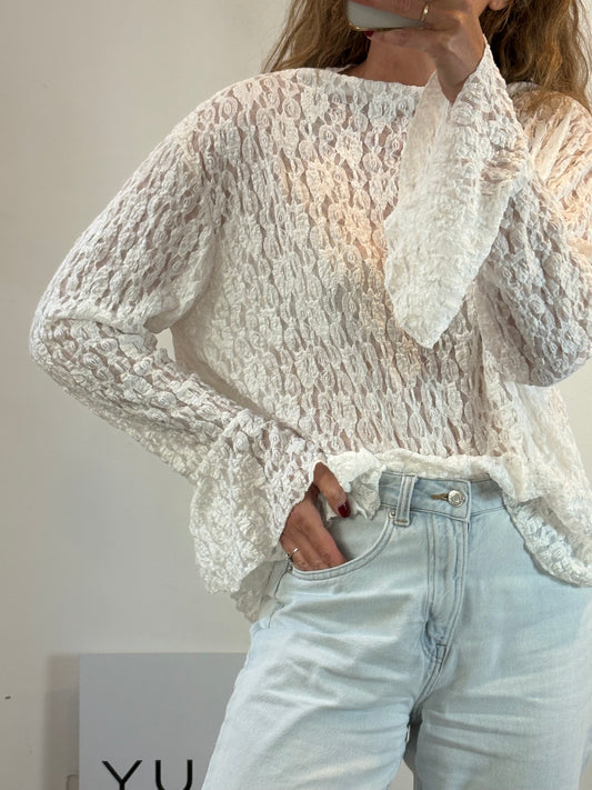OTRAS. Top blanco manga larga detalle encaje