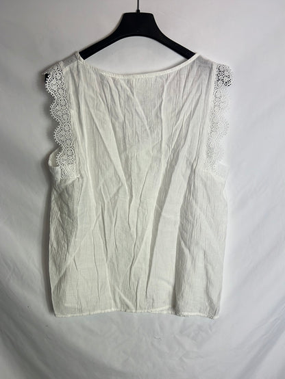 POLÍN ET MOI. Textured white sleeveless blouse. T.L.