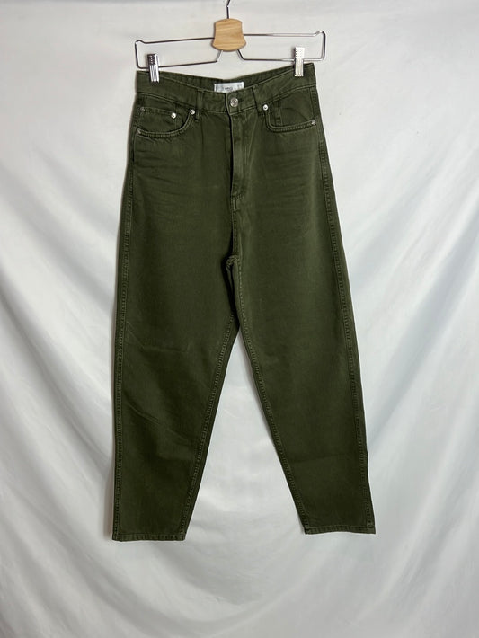 MANGO. Denim verde estilo mom fit. T 36