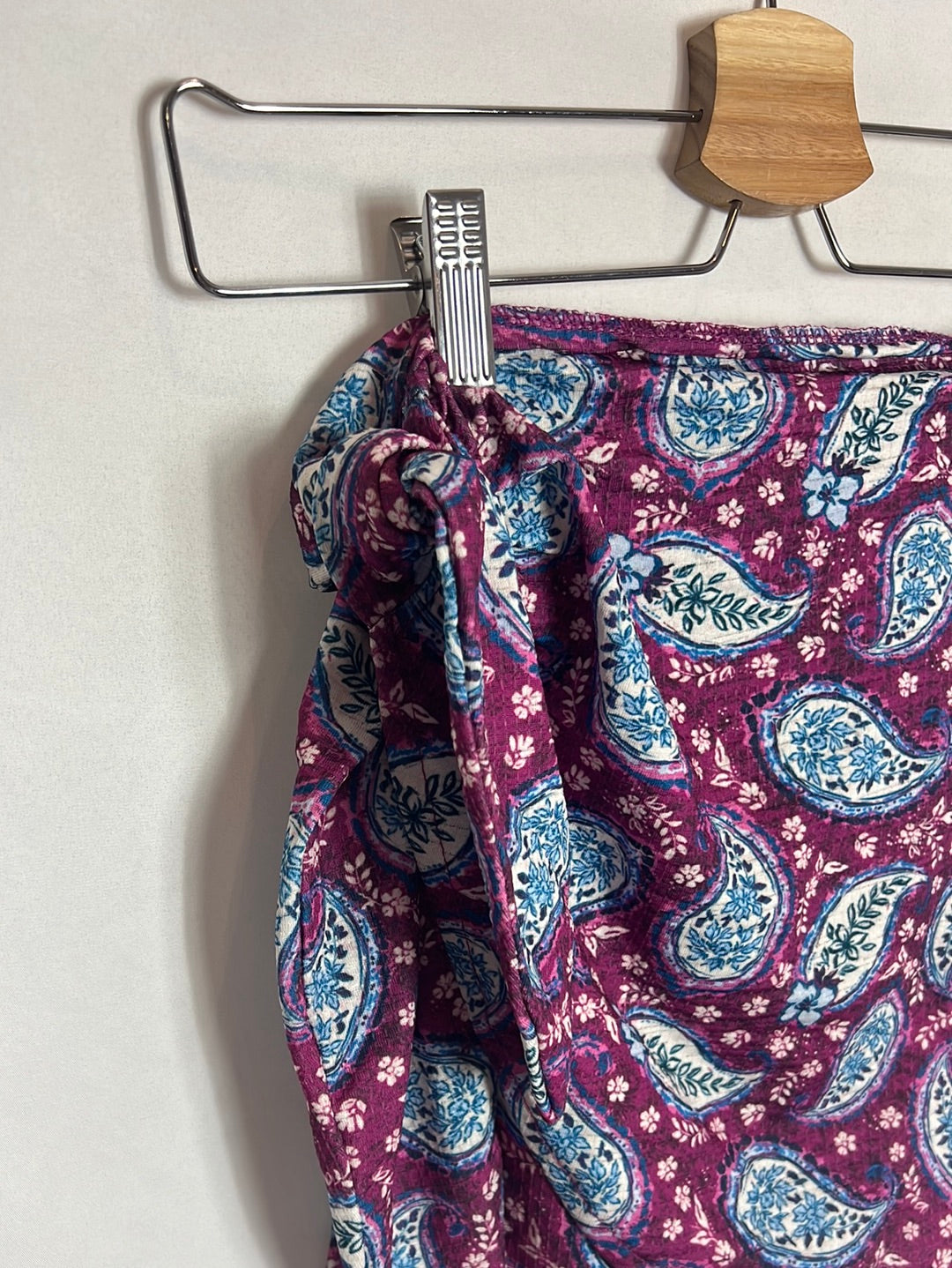 PULL&BEAR . Falda corta cruzada amebas. TXS