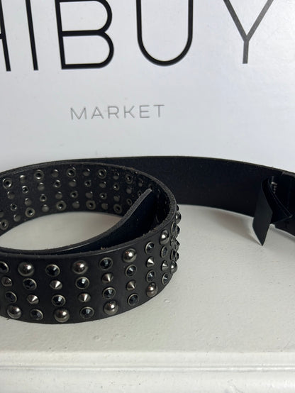 PHARD. Cinturón piel negro tachuelas. T 1