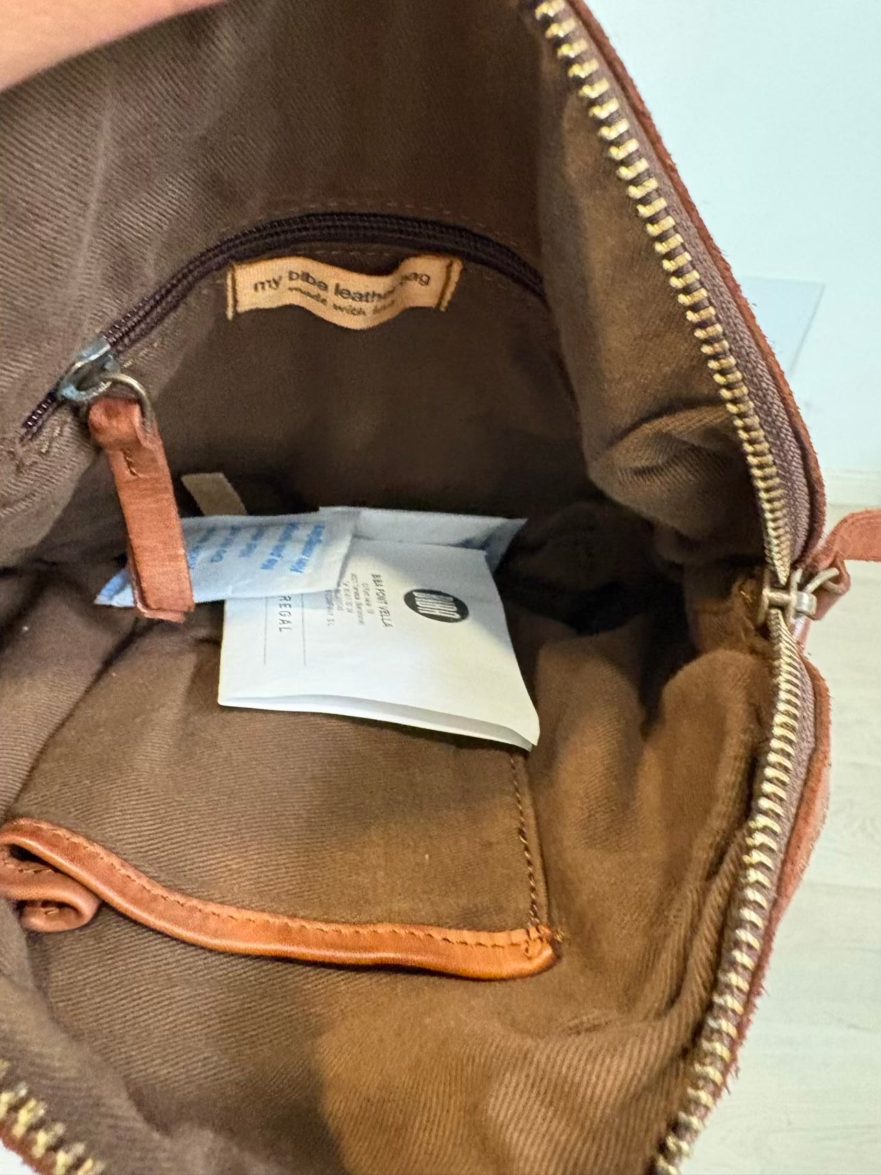 BIBA. Bolso piel marrón asa larga