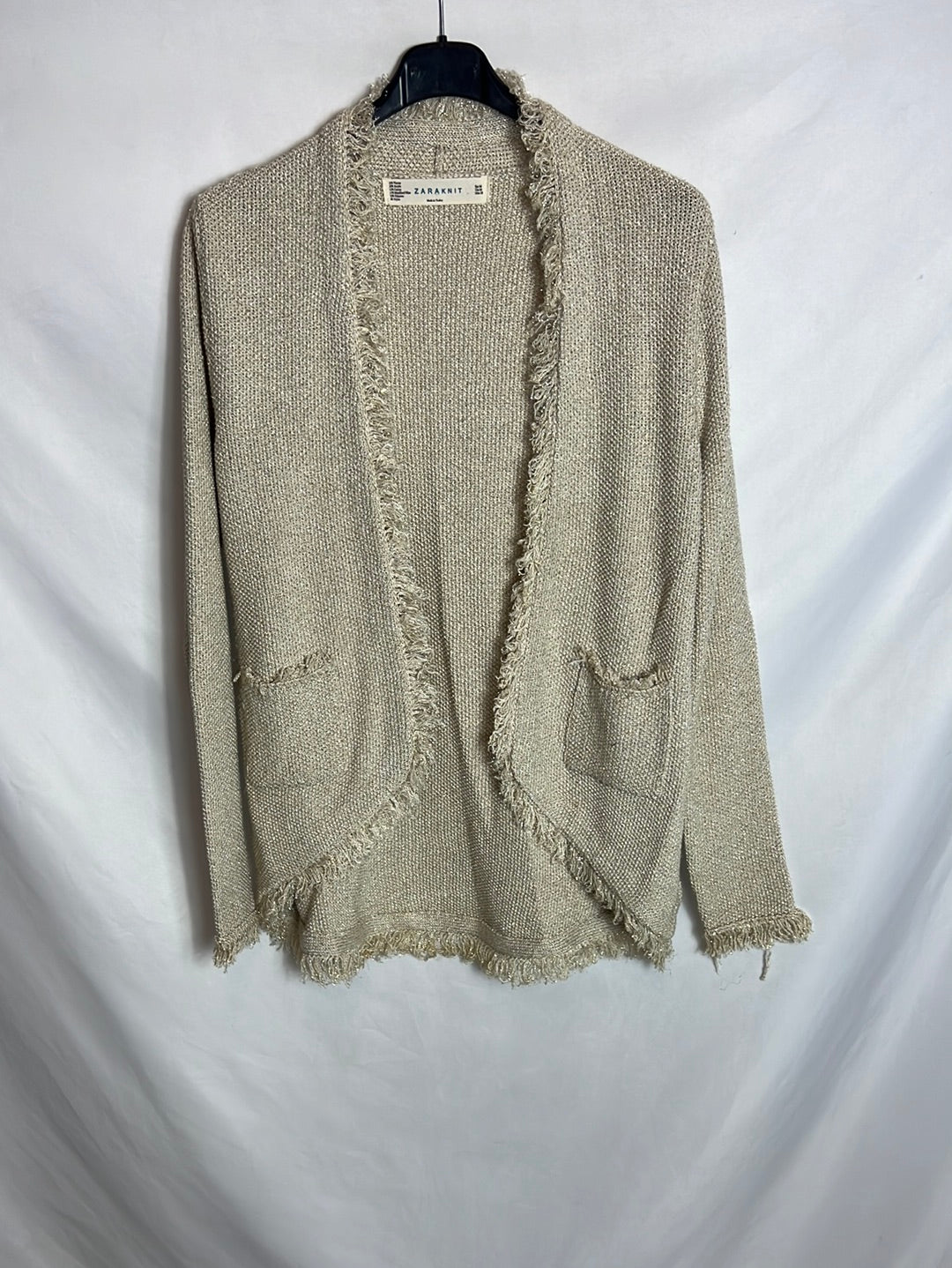ZARA. Chaqueta punto beige hilos dorados. T M