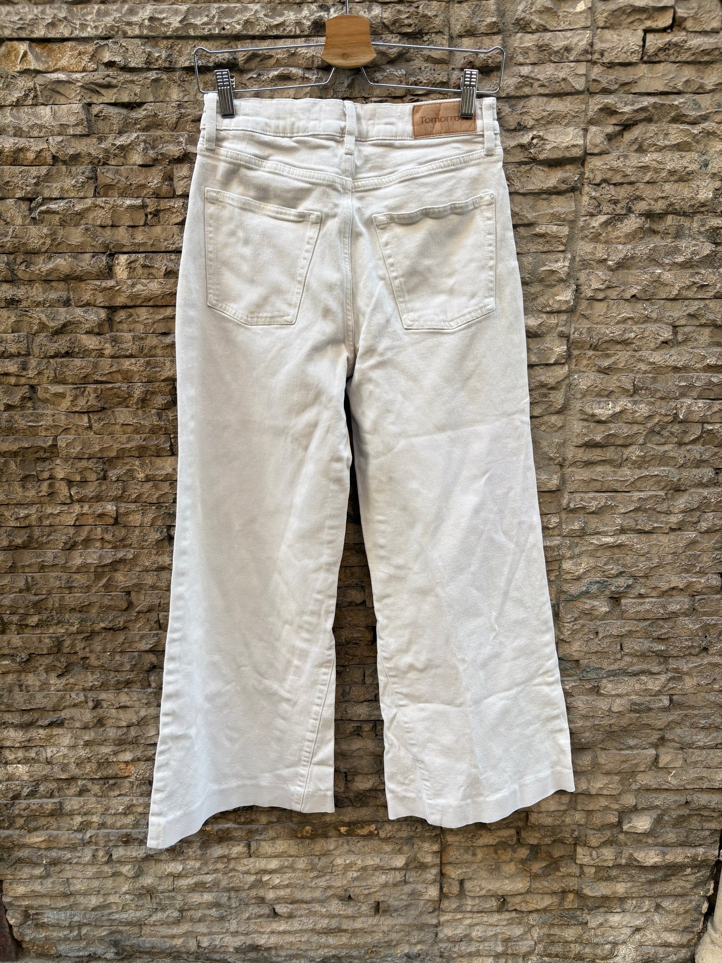 TOMORROW. Denim pata ancha en crudo