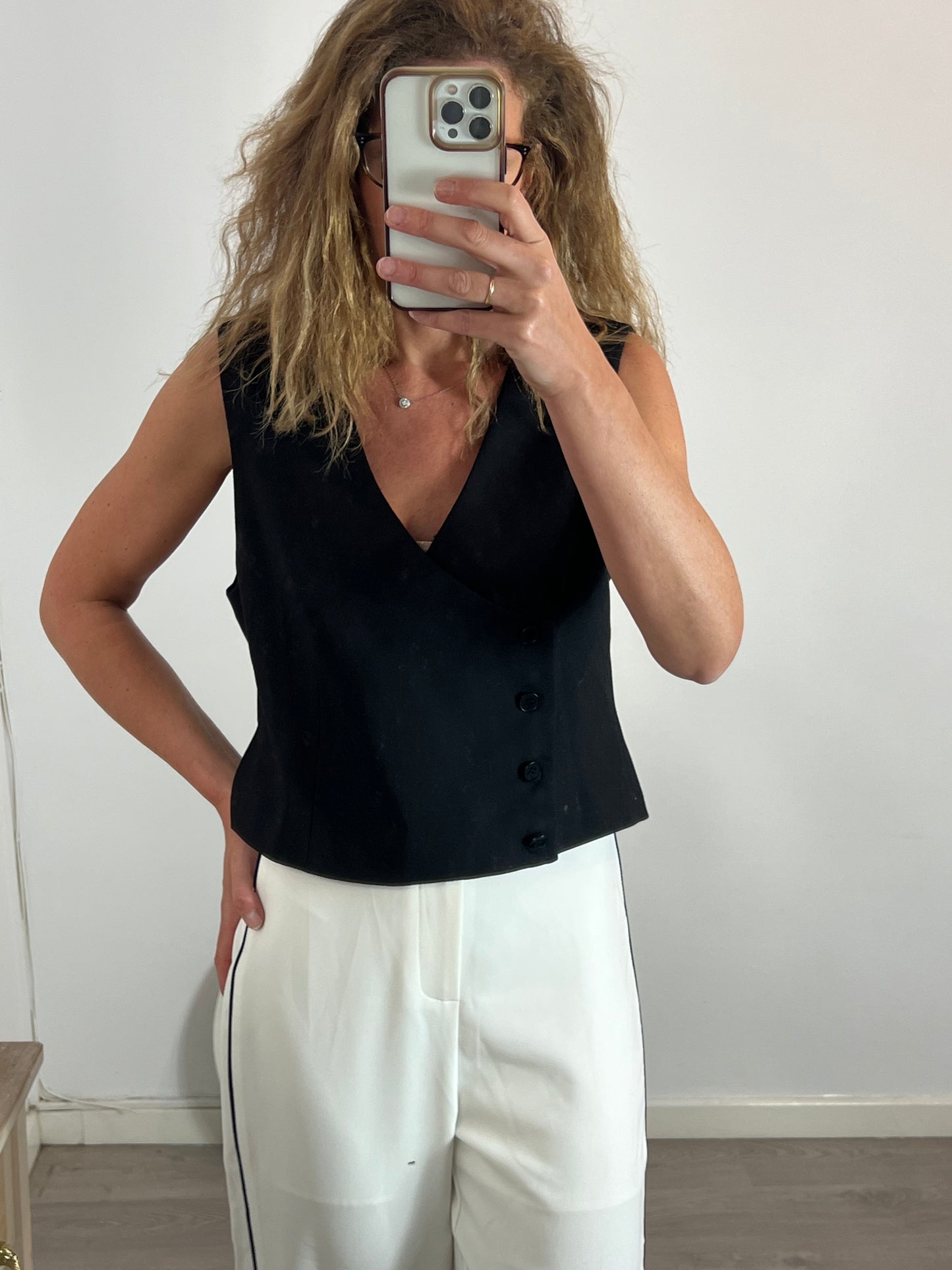 ZARA. Chaleco negro cruzado T.xl