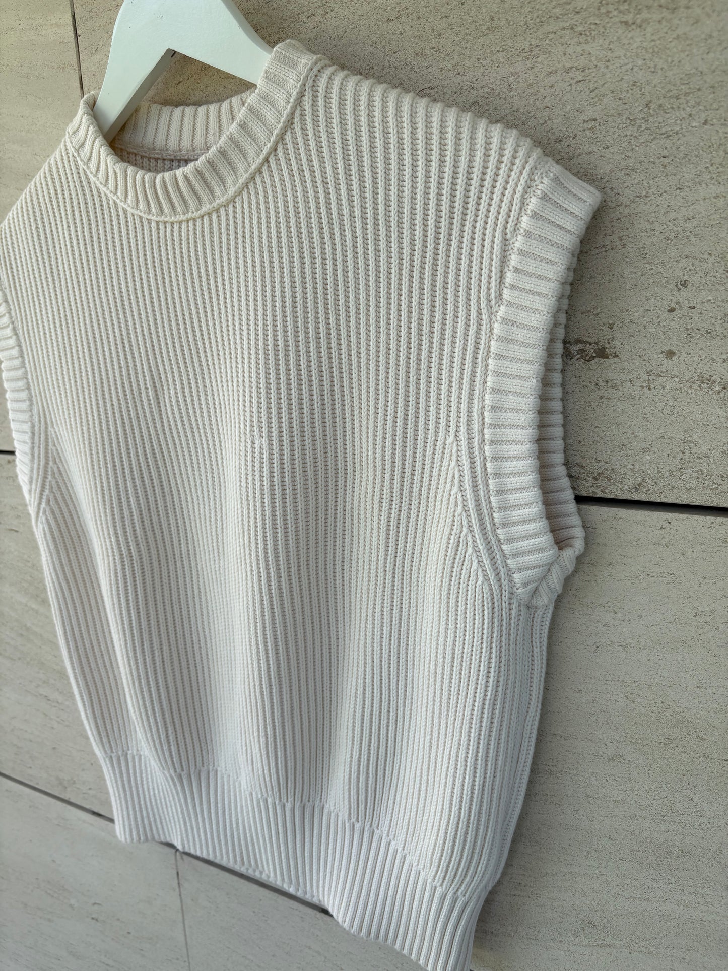 MASSIMO DUTTI. Top punto beige claro. T M